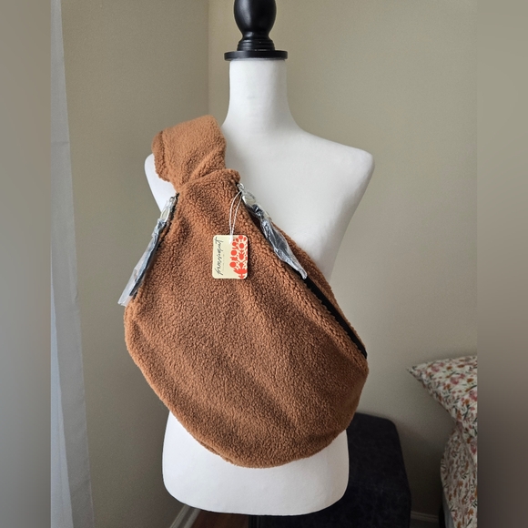 NWT FP Movement Overachiever Sherpa Sling Bag - Picture 2 of 8